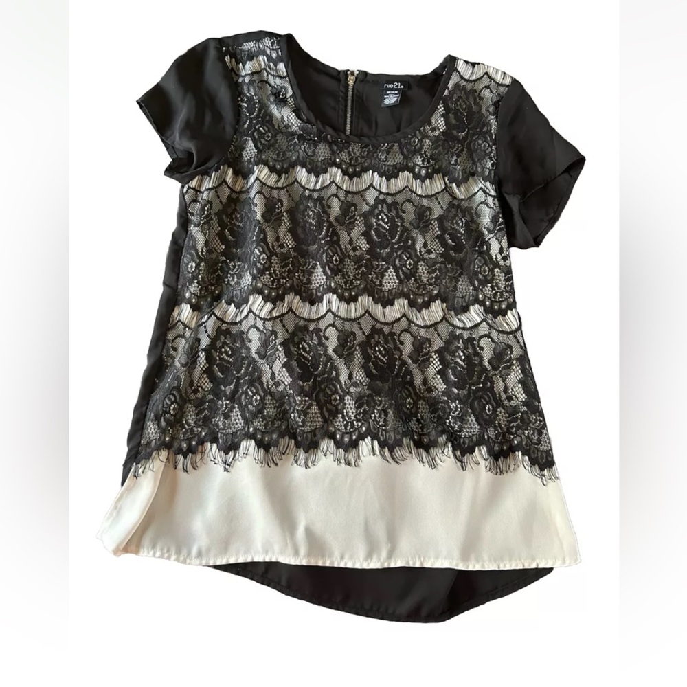 Rue 21 Woman’s short sleeve top light weight zipper back goth lace black